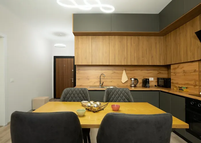 Huqi Luxury 3 * Tirana